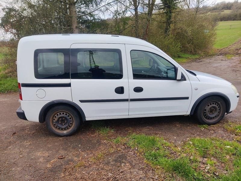 Gebraucht Opel Combo 101 PS (74 kW) 2010 Weiß Van / Kleinbus