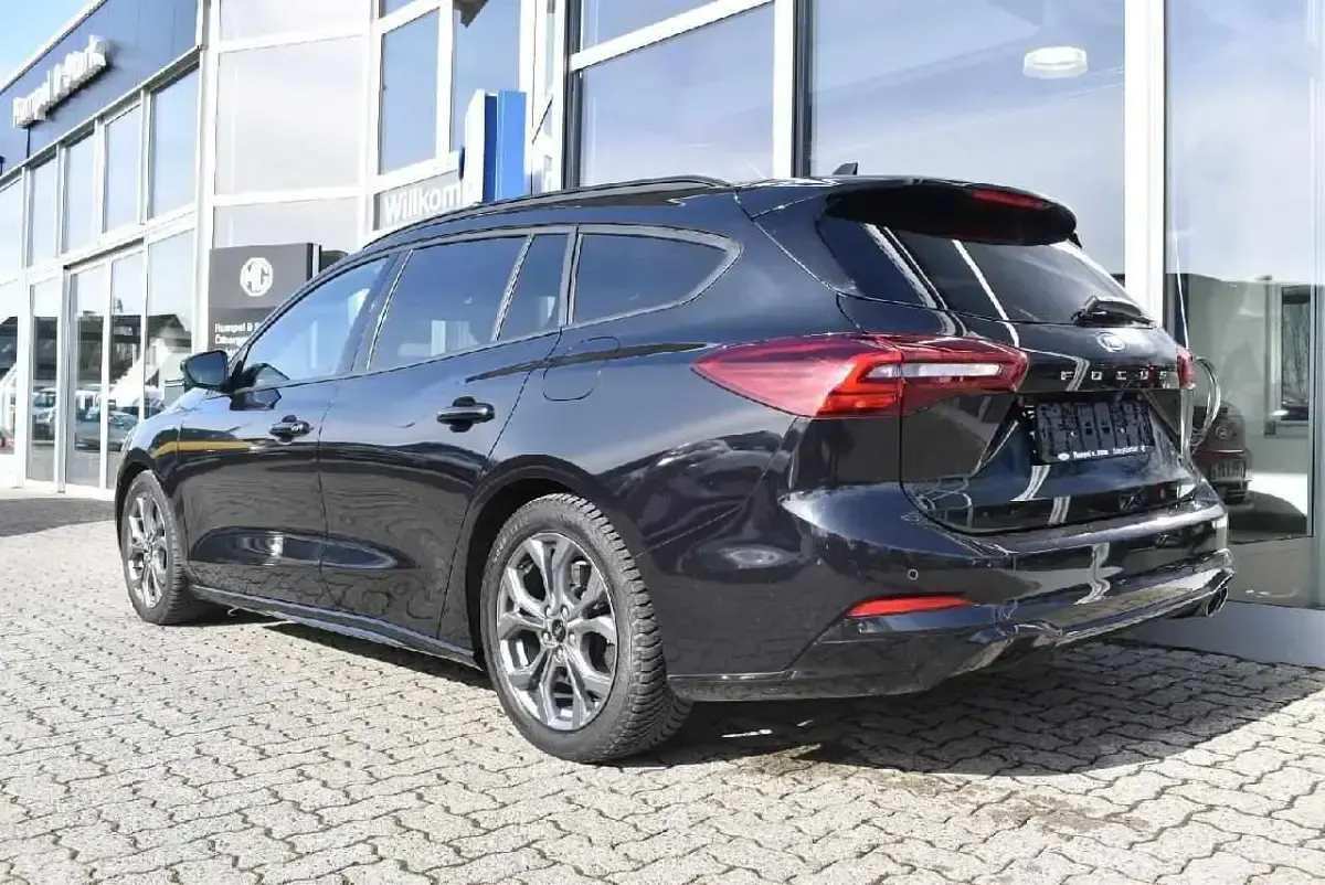Gebraucht Ford Focus ST-Line 155 PS (114 kW) 2024 Obsidianschwarz metallic (metallic) Kombi