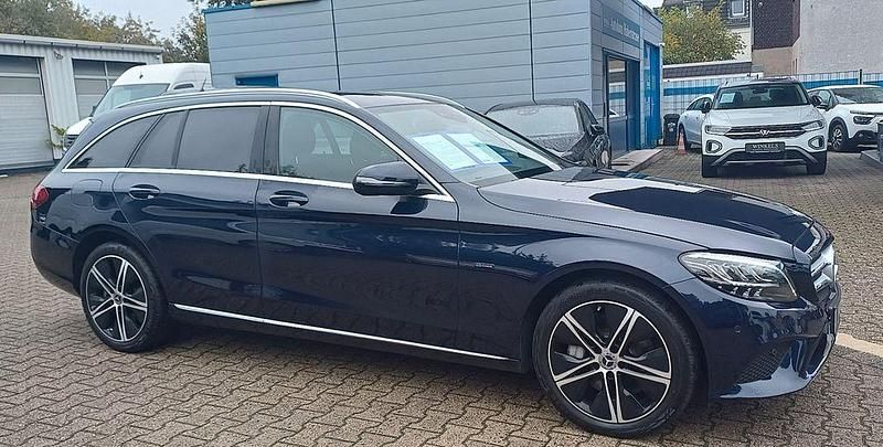 Cavansitblau perleffekt Gebraucht 2021 Mercedes C300e Avantgarde Kombi | 26.980 € (Superpreis) - Bild 1/4