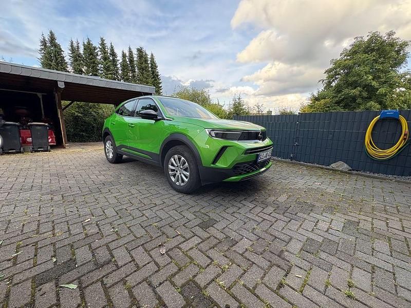 Grün Gebraucht 2022 Opel Mokka Edition SUV | 16.950 € (Superpreis) - Bild 1/4
