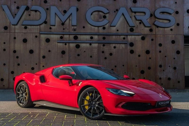 Gebraucht Ferrari 296 829 PS (609 kW) 2024 Rot Coupé