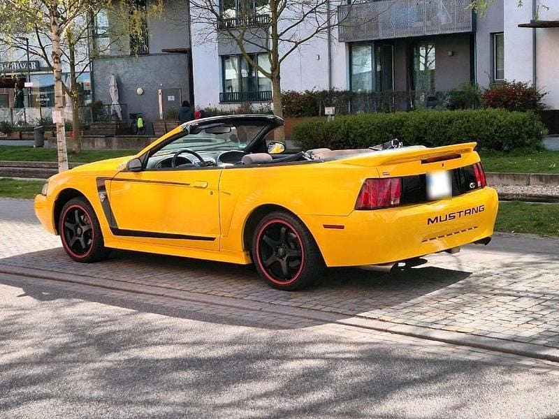 Second-hand Ford Mustang 196 CP (144 kW) 2000 Galben Cabrio