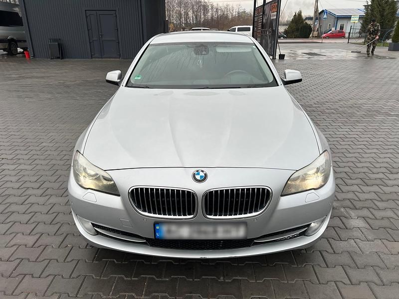 Silber Gebraucht 2011 BMW 520 Limousine | 10.900 € (Teuer) - Bild 1/4