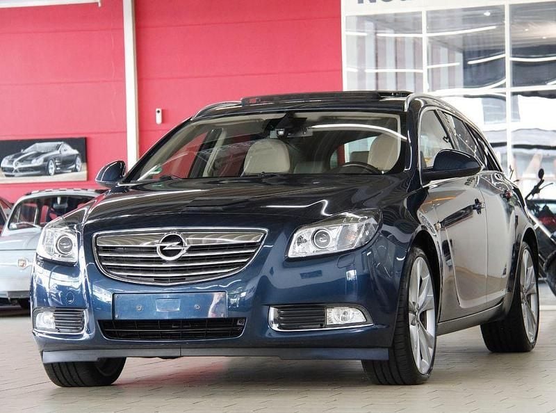 Ozeanblau (metallic) Gebraucht 2010 Opel Insignia Cosmo Kombi | 7.850 € (Fairer Preis) - Bild 1/4
