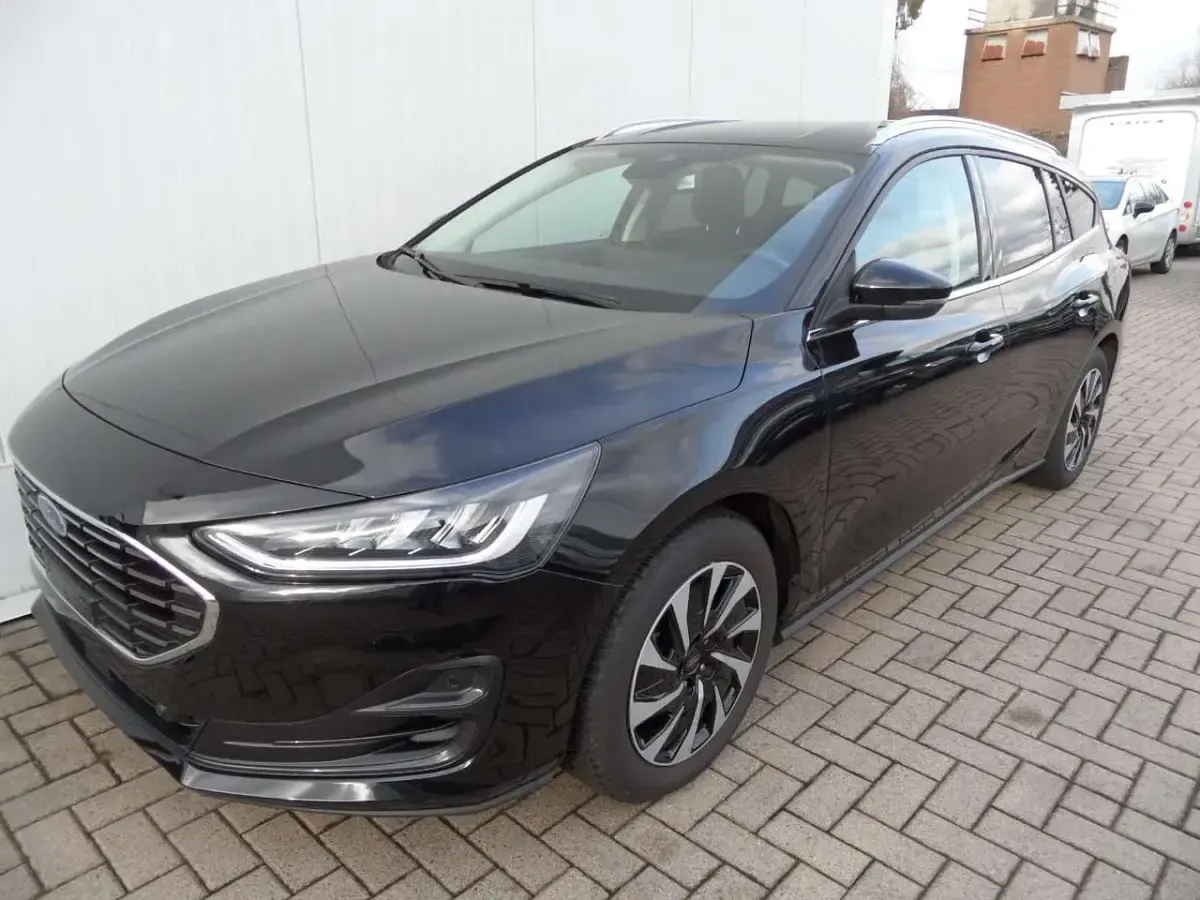 Używany Ford Focus Titanium 125 KM (91 kW) 2024 Czarny Kombi