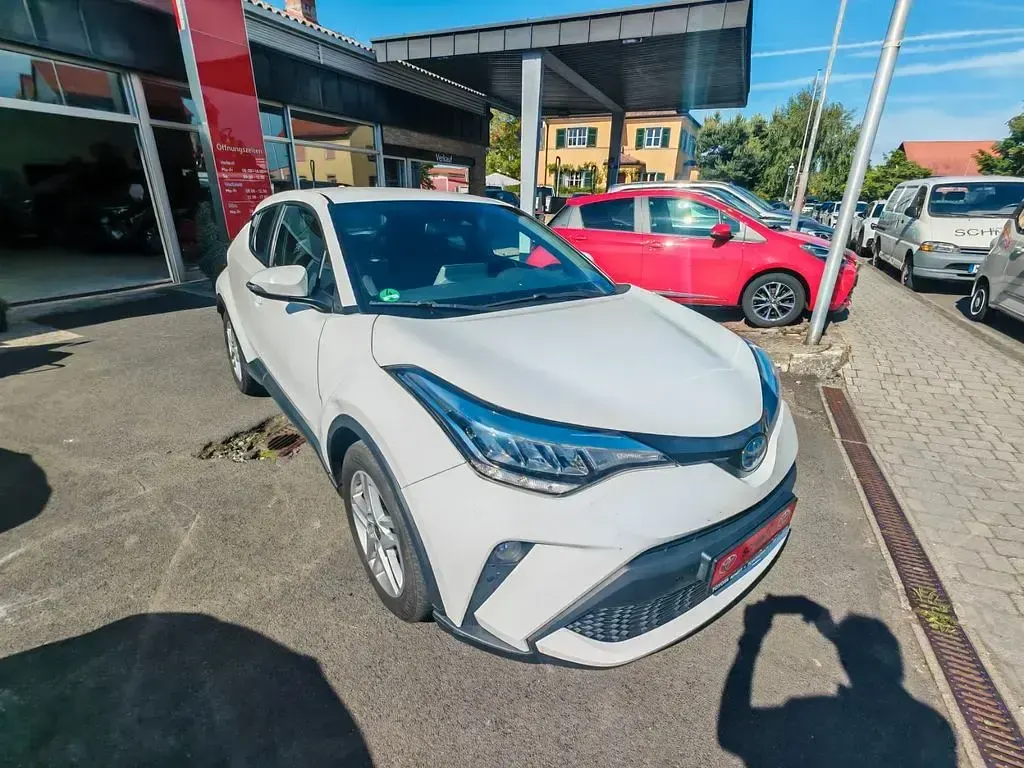 Gebraucht Toyota C-HR Edition 152 PS (111 kW) 2022 Super (pure) white ii SUV
