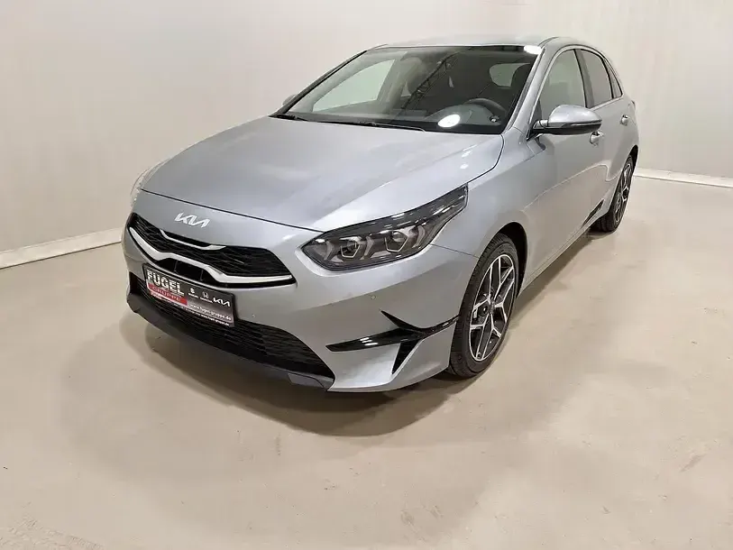 Neu Kia Ceed Style 140 PS (102 kW) 2025 Lunar silber Kleinwagen