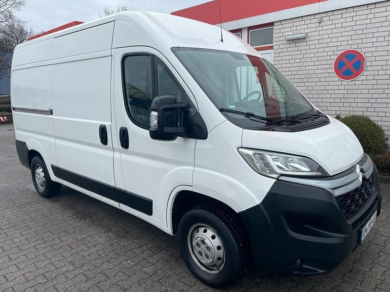 Weiß Gebraucht 2018 Citroën Jumper Business Class Van / Kleinbus | 12.222 € (Superpreis) - Bild 1/4
