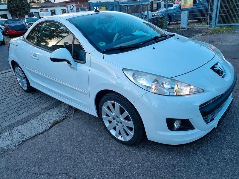 Weiß Gebraucht 2011 Peugeot 207 CC Platinum Cabrio | 5.100 € (Fairer Preis) - Bild 1/4