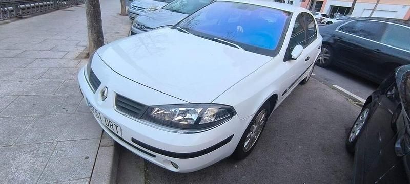 Gebraucht Renault Laguna II Dynamique 110 PS (80 kW) 2005 Weiß Limousine
