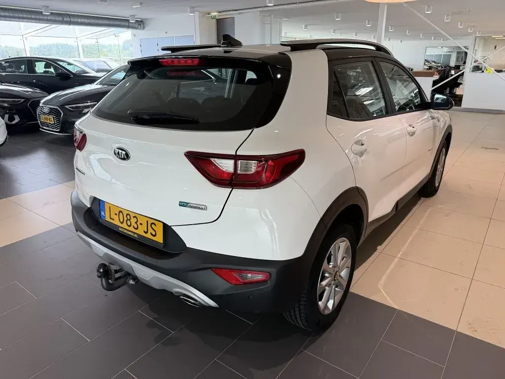 Gebraucht Kia Stonic 99 PS (72 kW) 2021 Weiß SUV