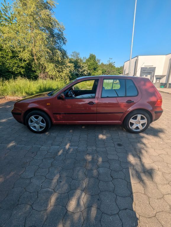 Rot Gebraucht 1999 VW Golf IV Basis Limousine | 1.800 € (Fairer Preis) - Bild 1/4
