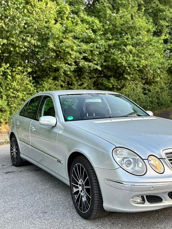 Gebraucht Mercedes E200 163 PS (119 kW) 2006 Silber Limousine