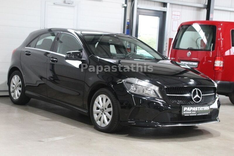Schwarz Gebraucht 2017 Mercedes A180 Style Limousine | 16.990 € (Fairer Preis) - Bild 1/4