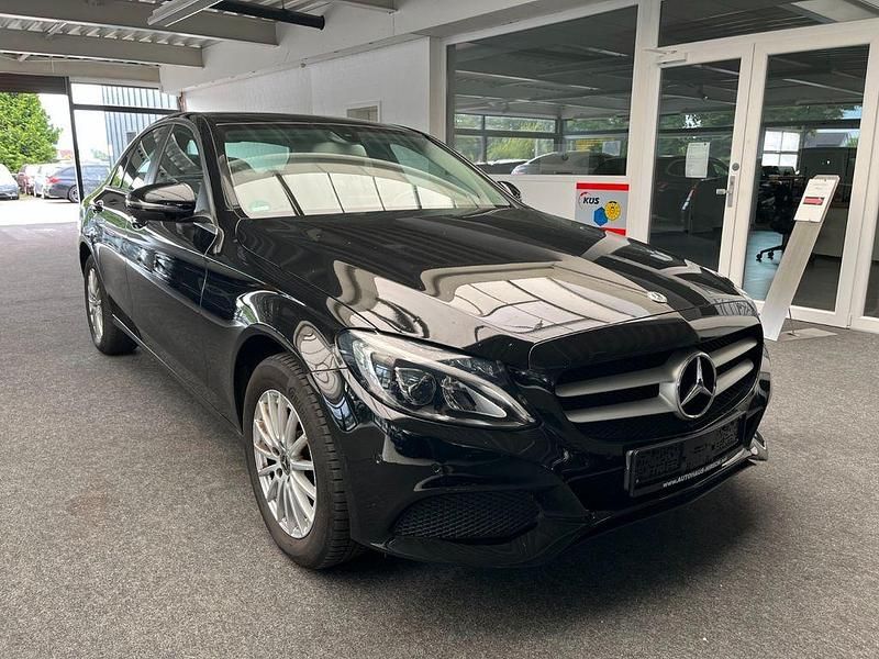 Gebraucht Mercedes C180 156 PS (114 kW) 2018 Schwarz Limousine