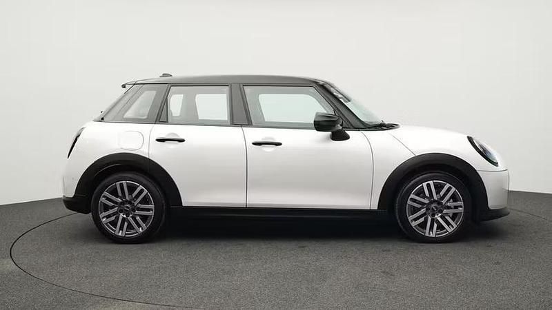 Second-hand Mini Cooper Classic 114 kW (156 CP) 2025 Alb Hatchback