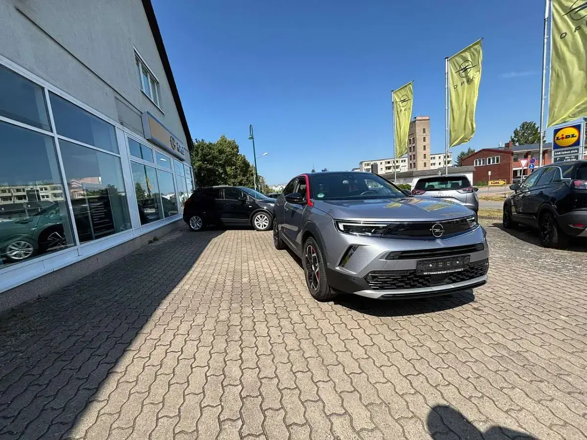 Gebraucht Opel Mokka GS Line 131 PS (96 kW) 2021 Kontrast grau/quarz silber SUV