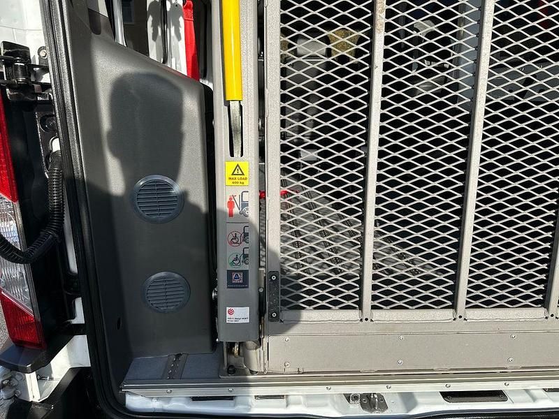 Gebraucht Ford Transit 131 PS (96 kW) 2020 Weiß Van / Kleinbus