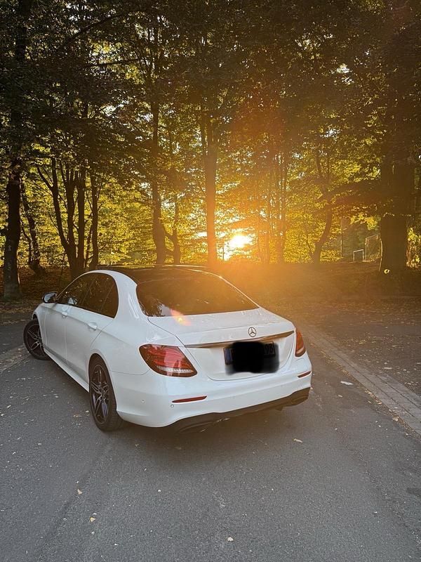 Gebraucht Mercedes E350 AMG line 286 PS (210 kW) 2017 Weiß Limousine