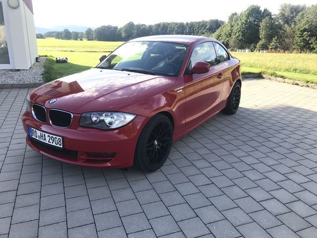Rot Gebraucht 2011 BMW 118 Coupé Coupé | 12.000 € - Bild 1/4