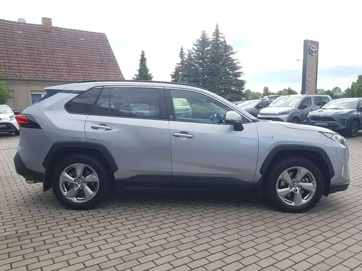 Gebraucht Toyota RAV4 Hybrid Team 218 PS (160 kW) 2020 Lichtsilber metallic SUV