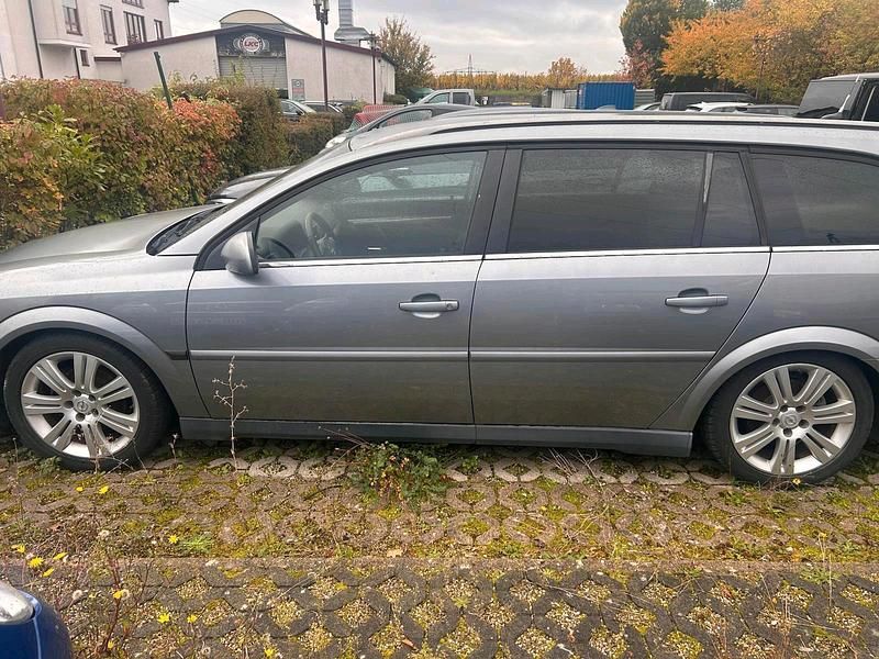 Silber Gebraucht 2005 Opel Vectra Kombi | 1.500 € - Bild 1/4
