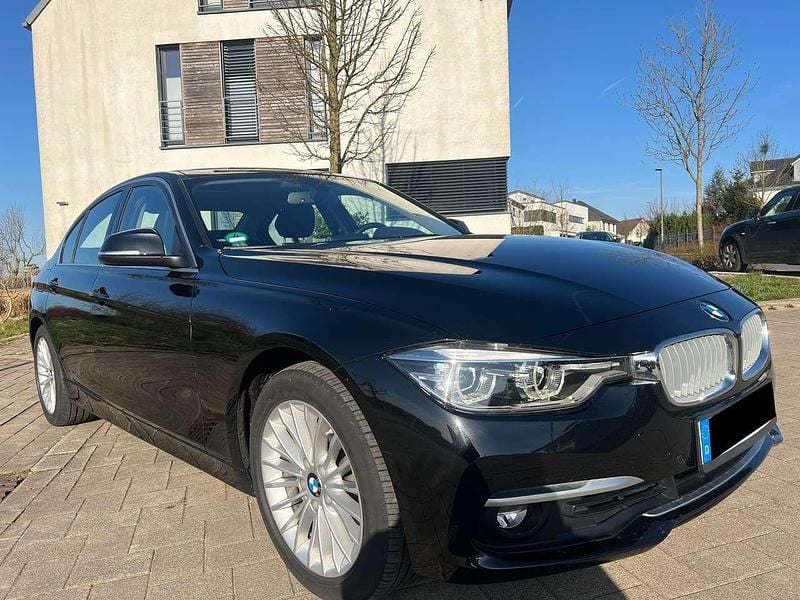Gebraucht BMW 320 Luxury Line 184 PS (135 kW) 2018 Black sapphire metallic Limousine