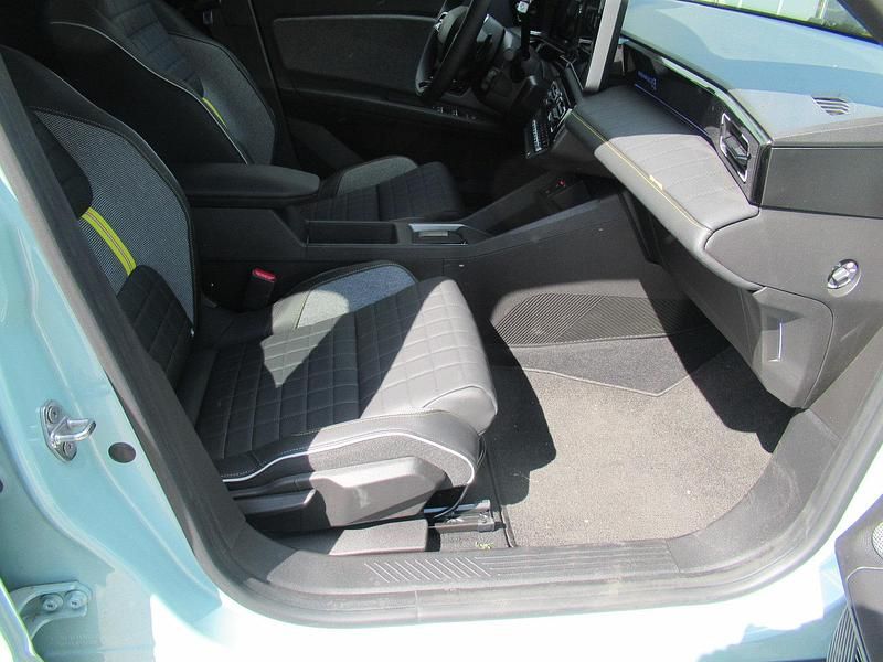 Gebraucht Renault 4 E-Tech Iconic 77 kW (106 PS) 2025 Grün SUV