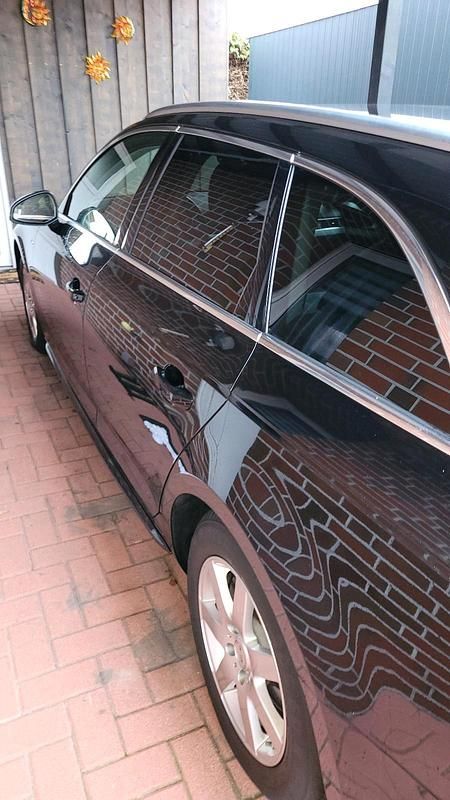 Schwarz Gebraucht 2019 Audi A4 S-Line Kombi | 13.500 € (Guter Preis) - Bild 1/4