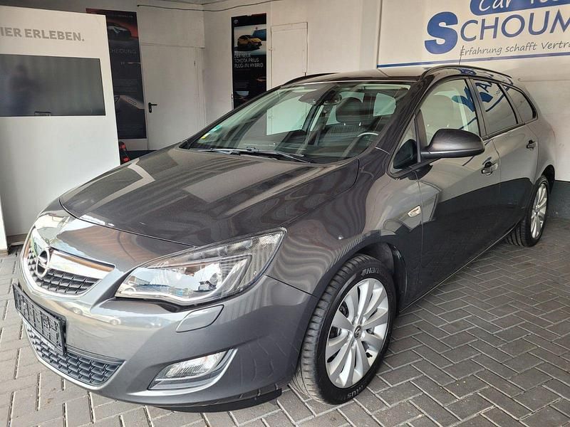 Gebraucht Opel Astra Design Edition 140 PS (102 kW) 2011 Grau Kombi