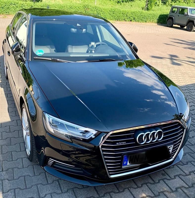 Schwarz Gebraucht 2020 Audi A3 Sportback e-tron Design Limousine | 19.900 € (Guter Preis) - Bild 1/4