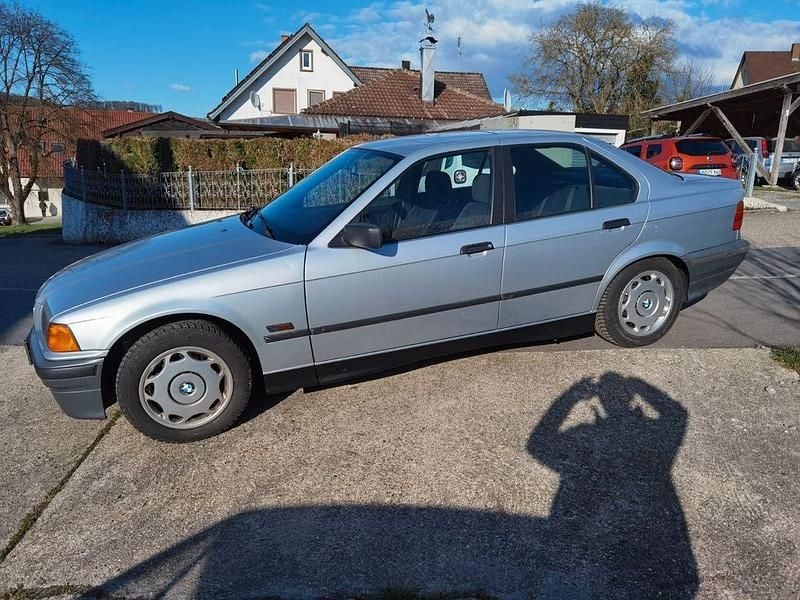 Gebraucht BMW 318 116 PS (85 kW) 1994 Silber Limousine