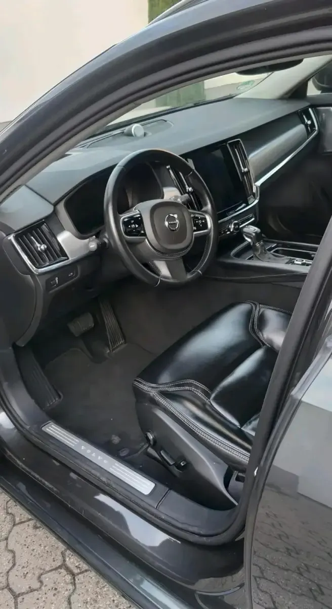 Gebraucht Volvo V90 Momentum 190 PS (139 kW) 2018 Grau Kombi