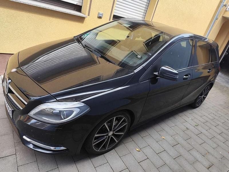 Gebraucht 2014 Mercedes B220 Van / Kleinbus | 10.500 € (Fairer Preis) - Bild 1/4