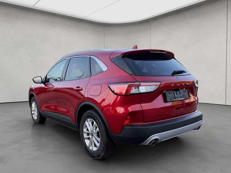 Gebraucht Ford Kuga Titanium 152 PS (111 kW) 2022 Rot SUV