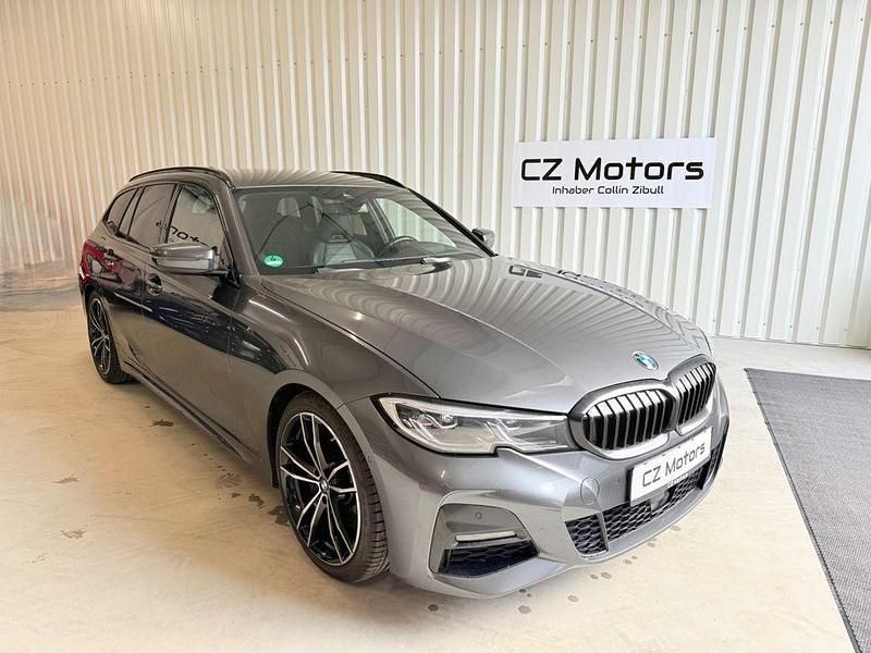 Grau Gebraucht 2021 BMW 330e M Sport Kombi | 26.450 € (Fairer Preis) - Bild 1/4
