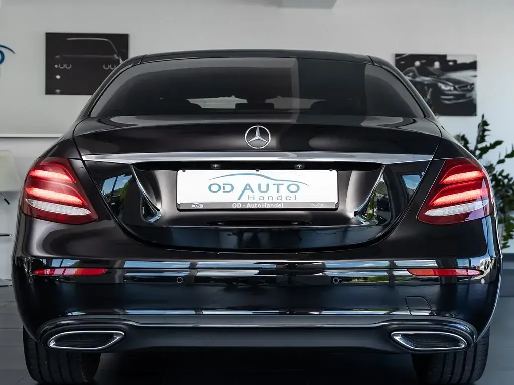 Gebraucht Mercedes E220 Avantgarde 194 PS (142 kW) 2019 Schwarz Limousine