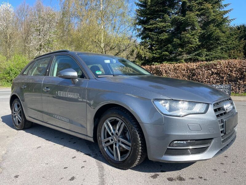 Grau Gebraucht 2016 Audi A3 Sportback Ambiente Limousine | 14.600 € (Guter Preis) - Bild 1/4