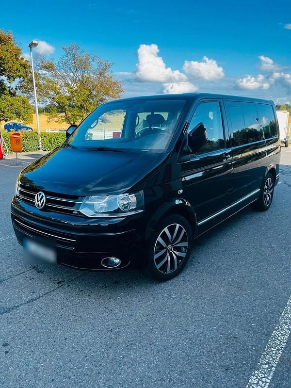 Schwarz Gebraucht 2011 VW Multivan Highline Van / Kleinbus | 16.490 € (Teuer) - Bild 1/4