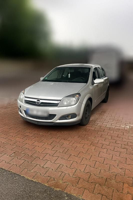 Grau Gebraucht 2005 Opel Astra Kleinwagen | 1.200 € (Fairer Preis) - Bild 1/4