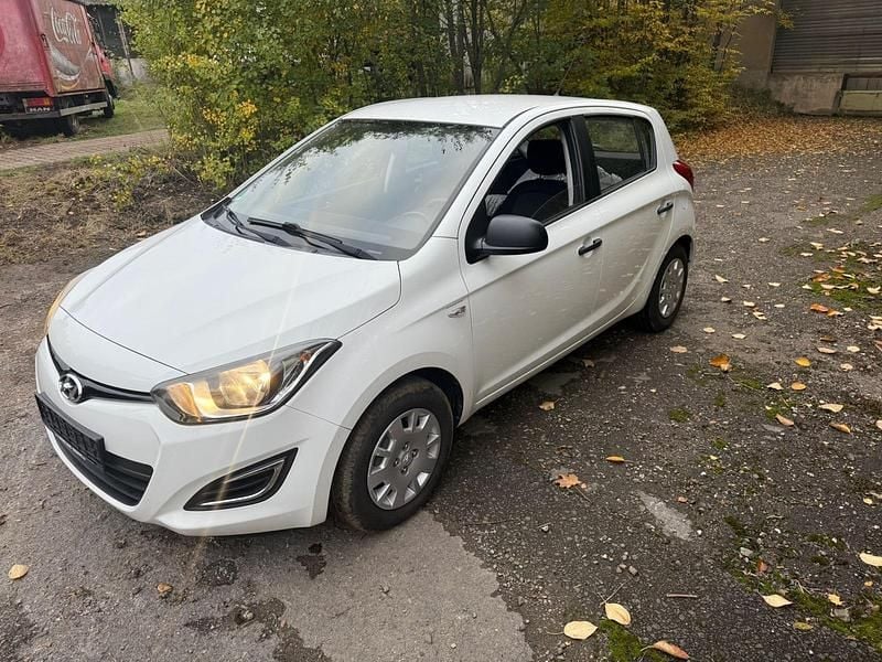 Weiß Gebraucht 2014 Hyundai i20 Kleinwagen | 3.900 € (Superpreis) - Bild 1/4