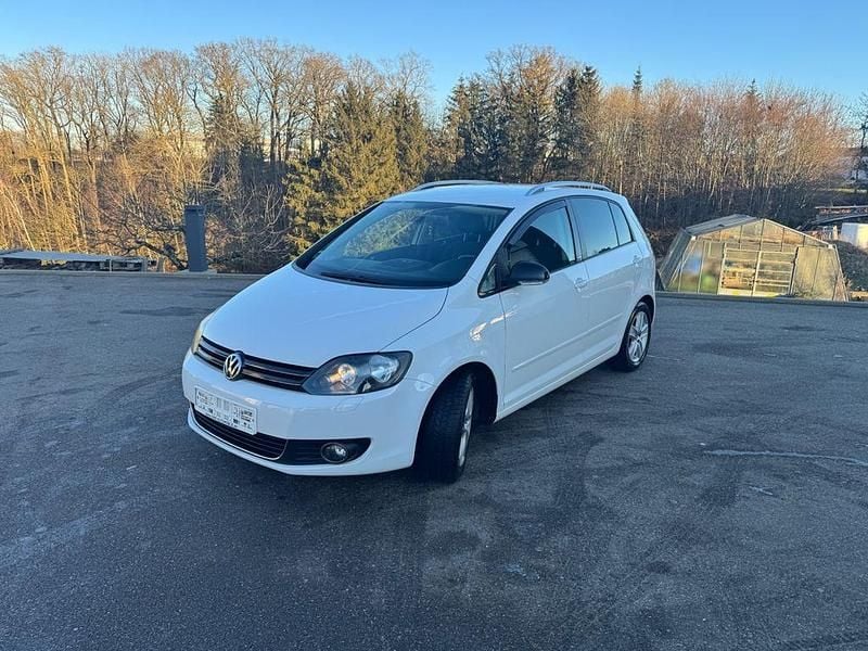 Weiß Gebraucht 2011 VW Golf Plus Style Van / Kleinbus | 5.490 € (Etwas zu teuer) - Bild 1/4