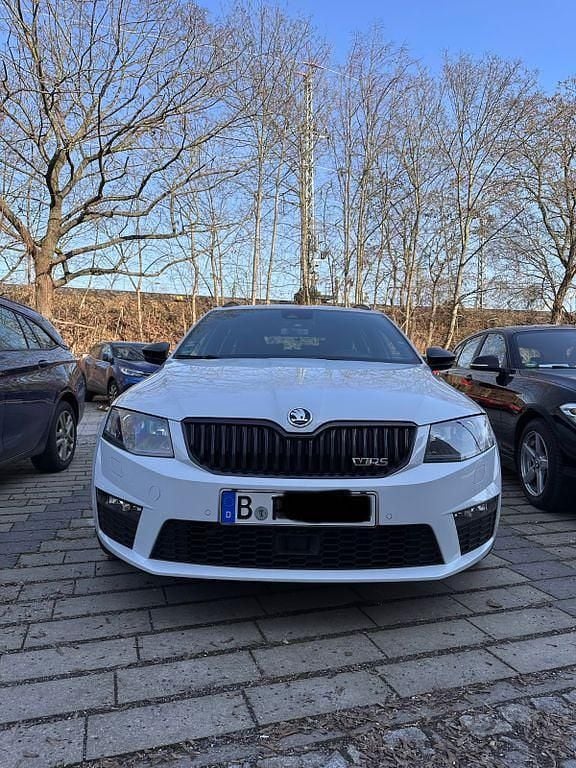 Gebraucht Skoda Octavia vRS 230 PS (169 kW) 2015 Weiß Kleinwagen