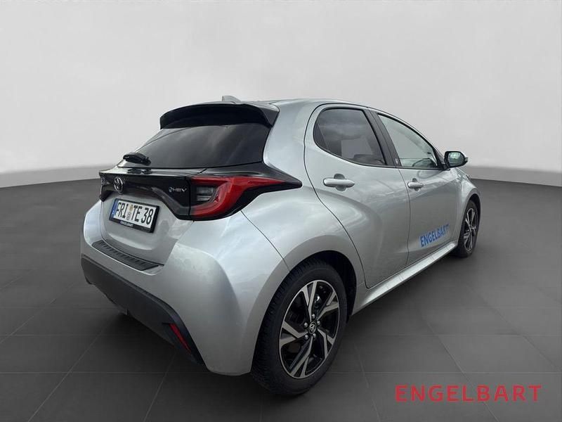 Gebraucht Toyota Yaris Hybrid Team 116 PS (85 kW) 2024 Silber Limousine