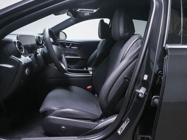 Grau Gebraucht 2023 Mercedes C300 Limousine | 43.990 € - Bild 1/4