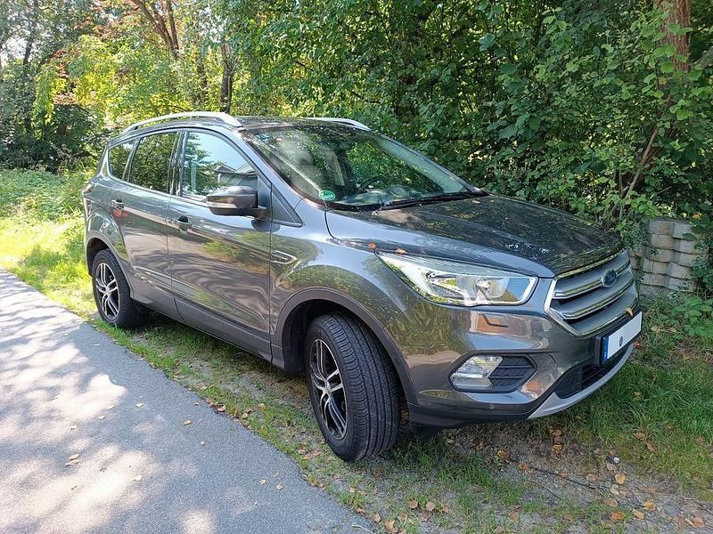 Braun Gebraucht 2019 Ford Kuga Trend SUV | 14.999 € (Superpreis) - Bild 1/4