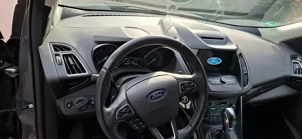 Gebraucht Ford Kuga Titanium 182 PS (133 kW) 2017 Grau SUV
