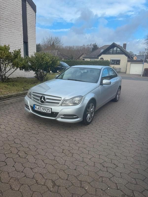 Gebraucht Mercedes C180 156 PS (114 kW) 2013 Silber Limousine