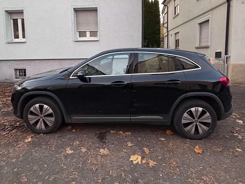 Schwarz Gebraucht 2021 Mercedes EQA250 Edition 1 SUV | 28.500 € - Bild 1/4