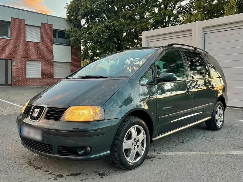 Grün Gebraucht 2006 Seat Alhambra Van / Kleinbus | 3.199 € (Fairer Preis) - Bild 1/4